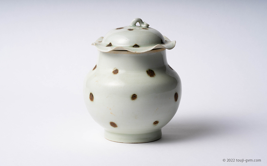 景徳鎮 白釉蓋付き鉄斑壺 – White Porcelain Jar | 陶磁オンライン