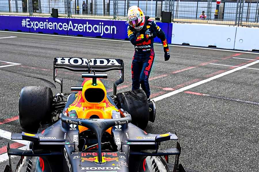 フェルスタッペンがタイヤを蹴った気持ちはよく分かる」とF1公式タイヤ