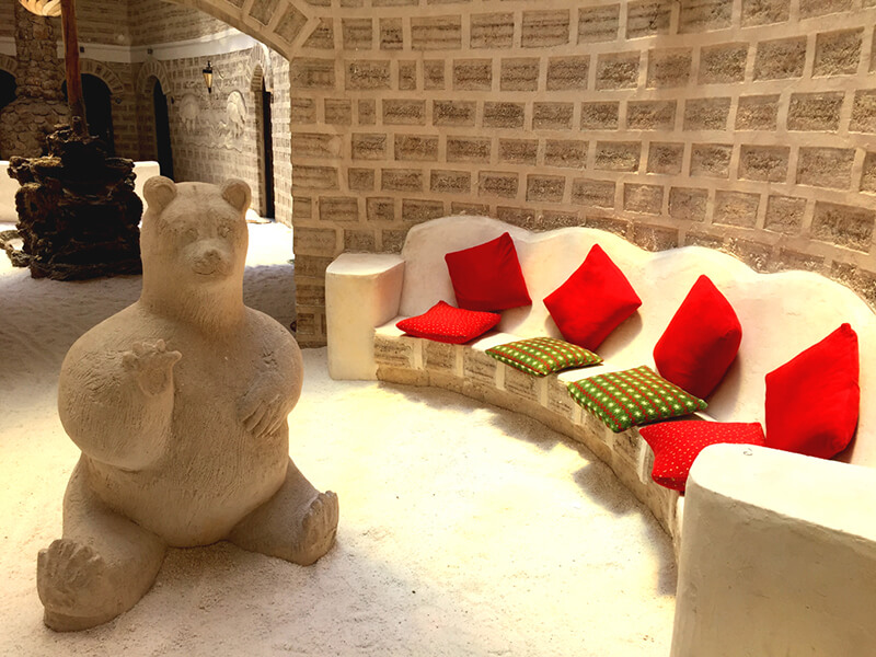 ウユニ塩湖に来たら絶対泊まりたい！すべてが塩で出来たホテル