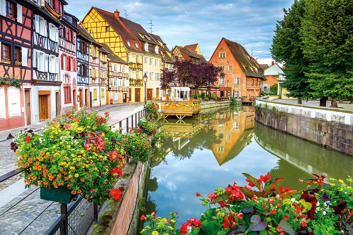 フランス・アルザス地方を代表する町コルマールで満喫!!花と運河が