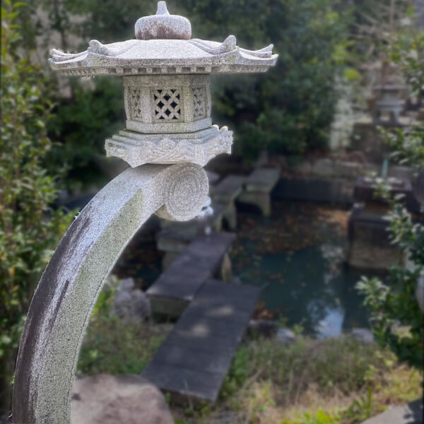 岡崎の石材店|岡崎市の石灯籠|鳥居(稔)石材店