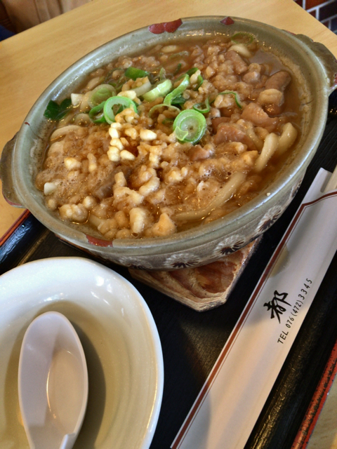 時間をかけて食べる「もつ煮込みうどん」@都［上市町大坪］: 富山者