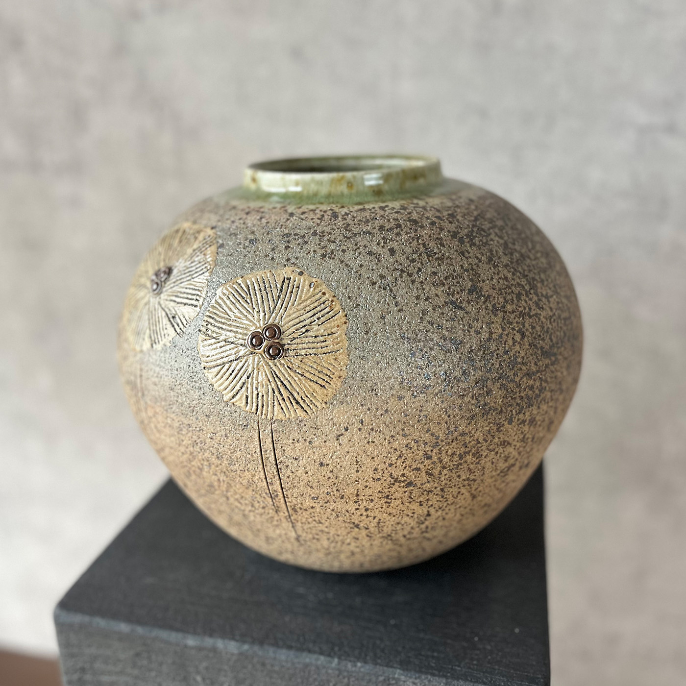 楽天市場】【信楽焼】花紋-KAMON- フラワーベース 花瓶 花器 壺 陶器