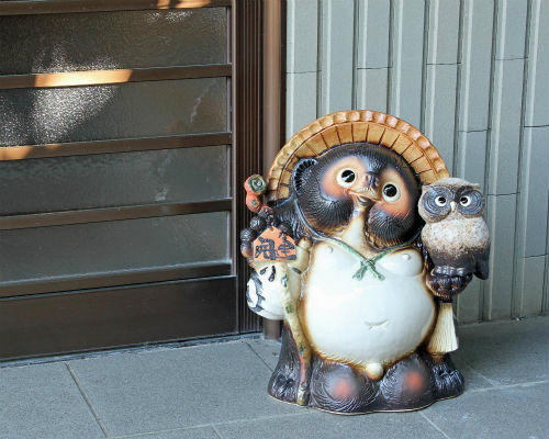 楽天市場】【ポイント5倍】信楽焼 たぬき ふくろう付き 開運 狸 13号