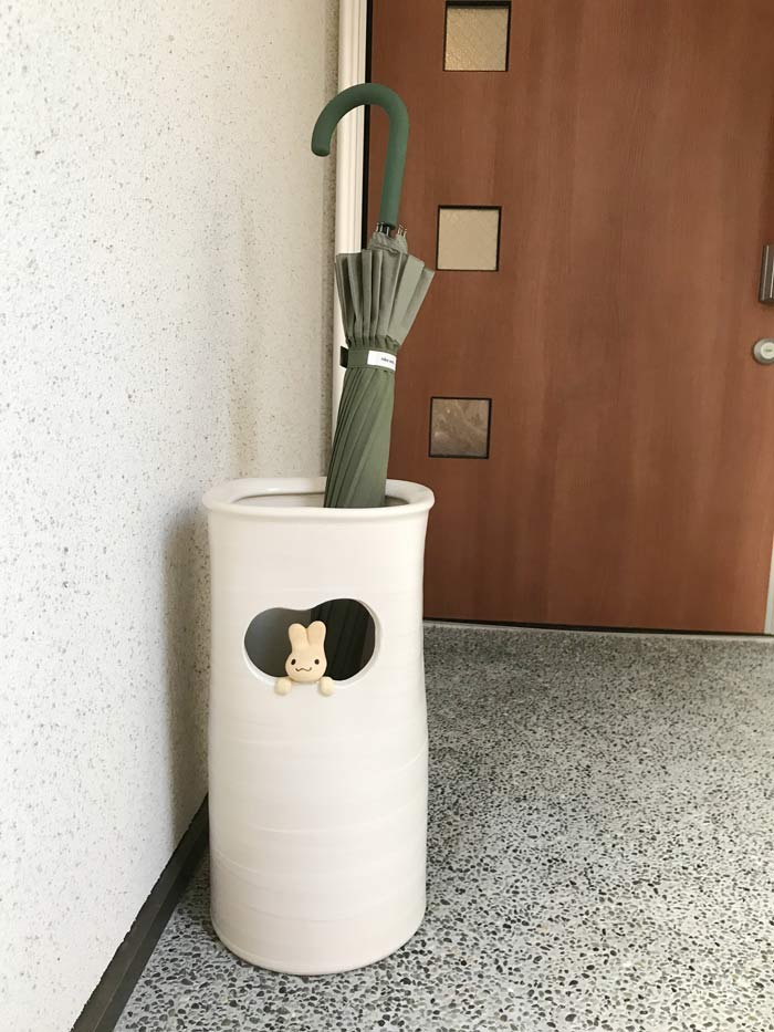 楽天市場】傘立て陶器【窓うさぎ 傘立て】ホワイト 白 うさぎ 兎 陶器