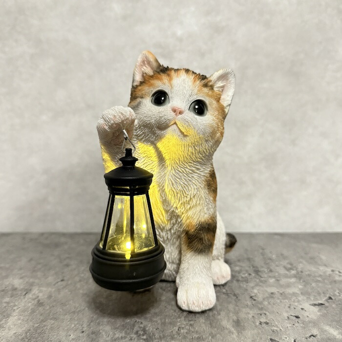 楽天市場】猫 置物 リアル 小さい ソーラーランプを右手で持ち上げる三