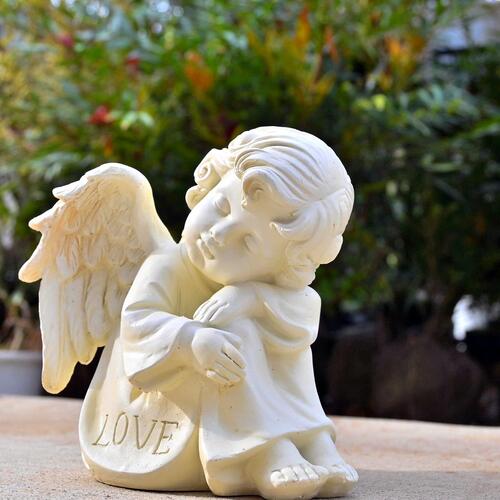 楽天市場】天使 エンジェル うたたね 三角座り天使の置物 美しい置物