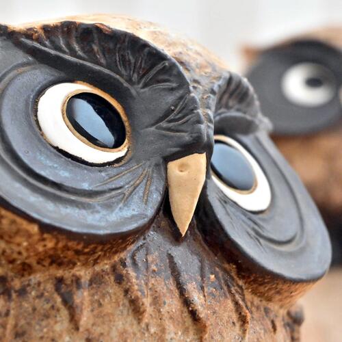 楽天市場】福を呼ぶ 幸せふくろうふくろうの置物 2つセット仲良し