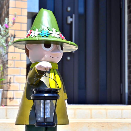 楽天市場】スナフキン ソーラーランタン置物 かわいい置物ソーラー