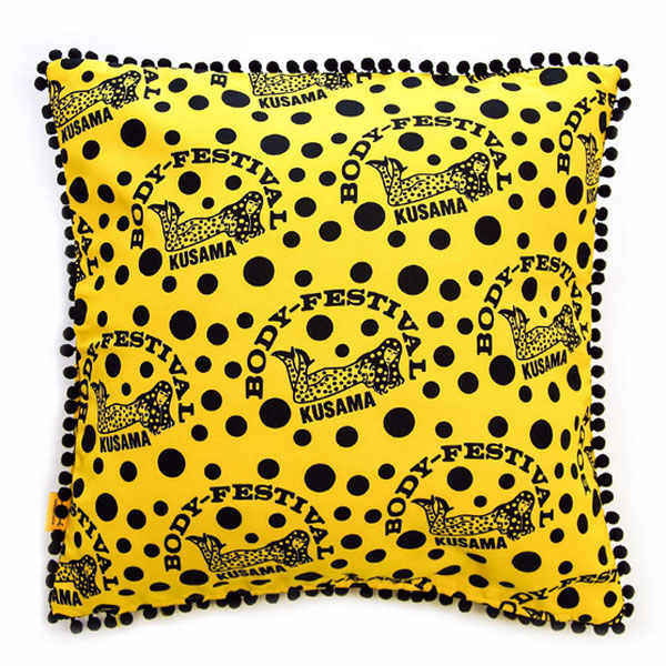 草間彌生 水玉模様クッション 2個セット 草間彌生 水玉模様クッション