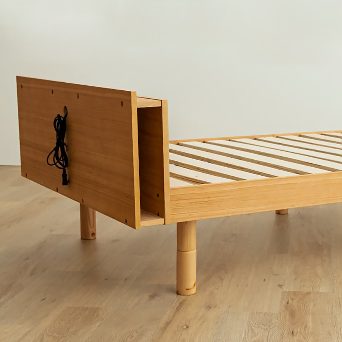 楽天市場】シングル棚・コンセント付き高さ3段階調整すのこベッド（STL