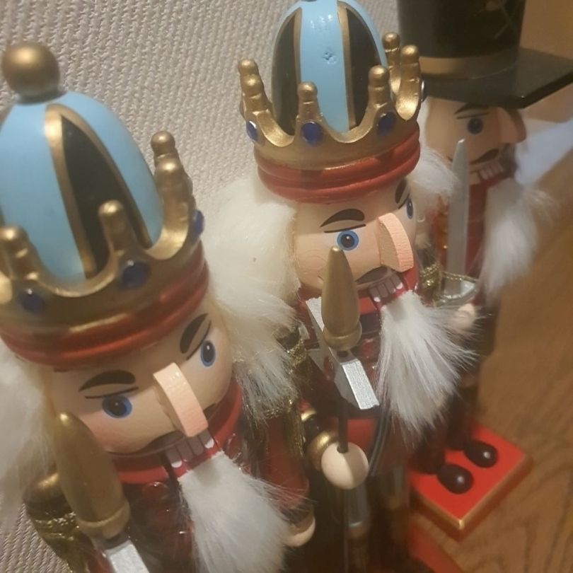 楽天市場】クルミ割り人形 木製 くるみ割り人形 30cm 槍青緑 ドイツ