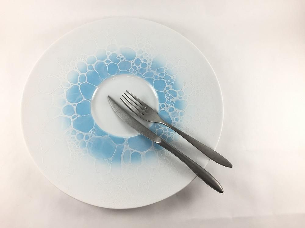 楽天市場】有田焼 やま平窯 ワイドリムプレート30cm ブルー吹白泡【皿