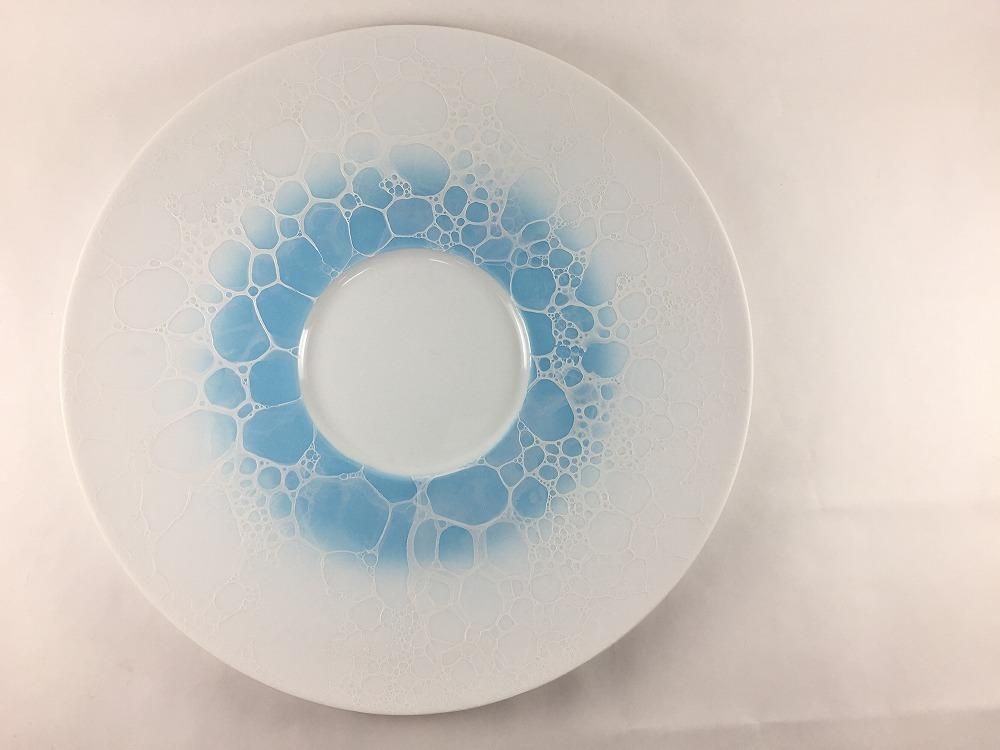 楽天市場】有田焼 やま平窯 ワイドリムプレート30cm ブルー吹白泡【皿