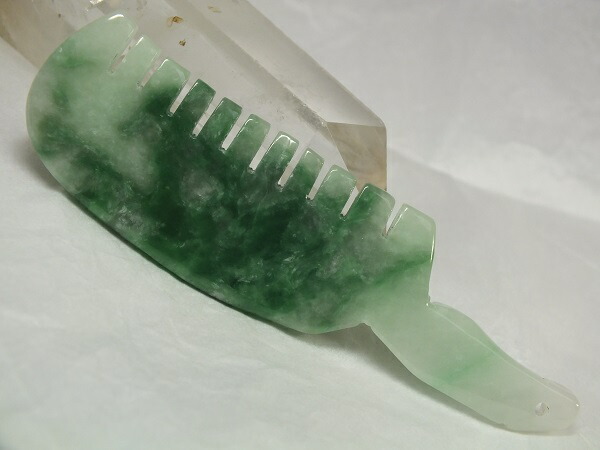 楽天市場】□龍香堂□☆ミャンマー翡翠（ひすい）彫物「櫛」107mm