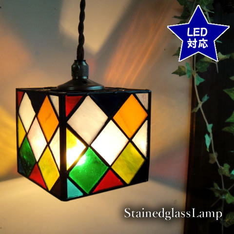 楽天市場】最安値挑戦中☆レトロ調ステンドグラススクエアペンダント