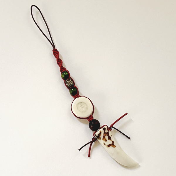 楽天市場】エゾシカの角を加工してつくられた 鹿角ストラップ 丸ツイン