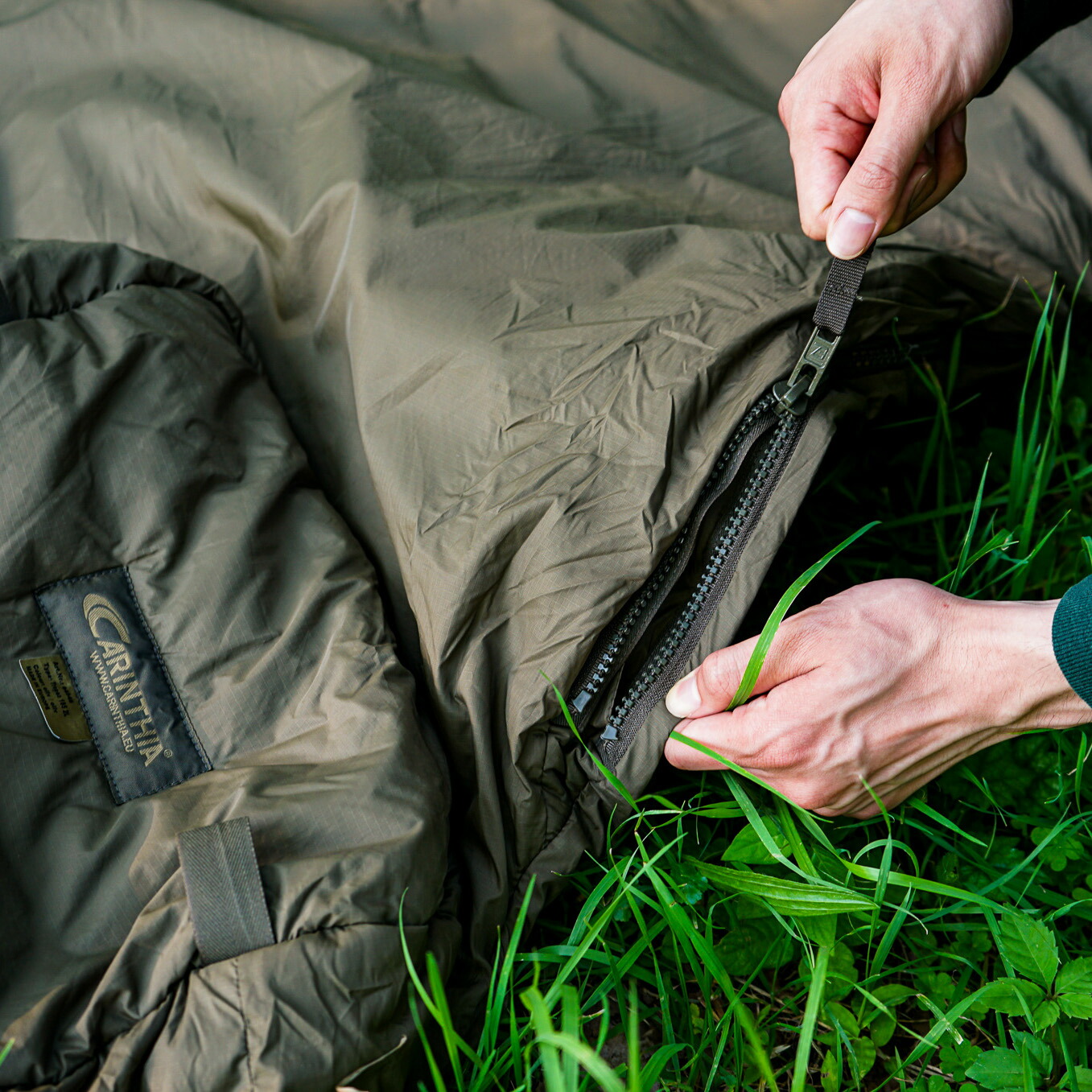 楽天市場】世界の軍隊も使用しているシュラフ Carinthia カリンシア