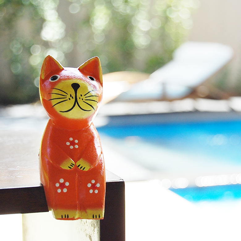 楽天市場】お座りした木彫りのバリネコの アジアン オブジェ オレンジ