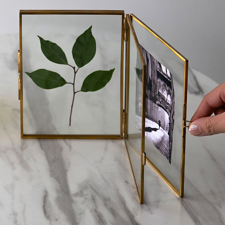楽天市場】フォトフレーム 真鍮 ガラス 2面 写真立て ハガキサイズ