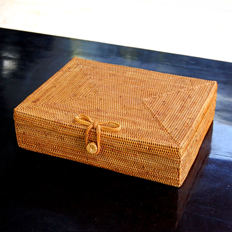 楽天市場】アタで編まれた四角いフタ付きボックス型バスケット 柄なし