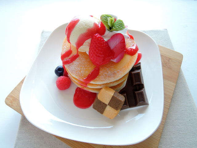 楽天市場】食品サンプル グッズ スイーツ・デザート ストロベリーパン