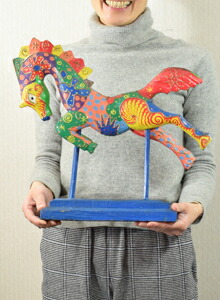 楽天市場】カラフルホース 色鮮やかなウマの置物 木彫り オブジェ 飾り