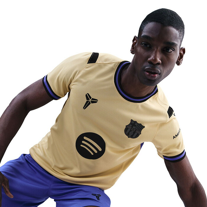 バルセロナ 25/26 アウェイ ストライクドリルトップ コービー