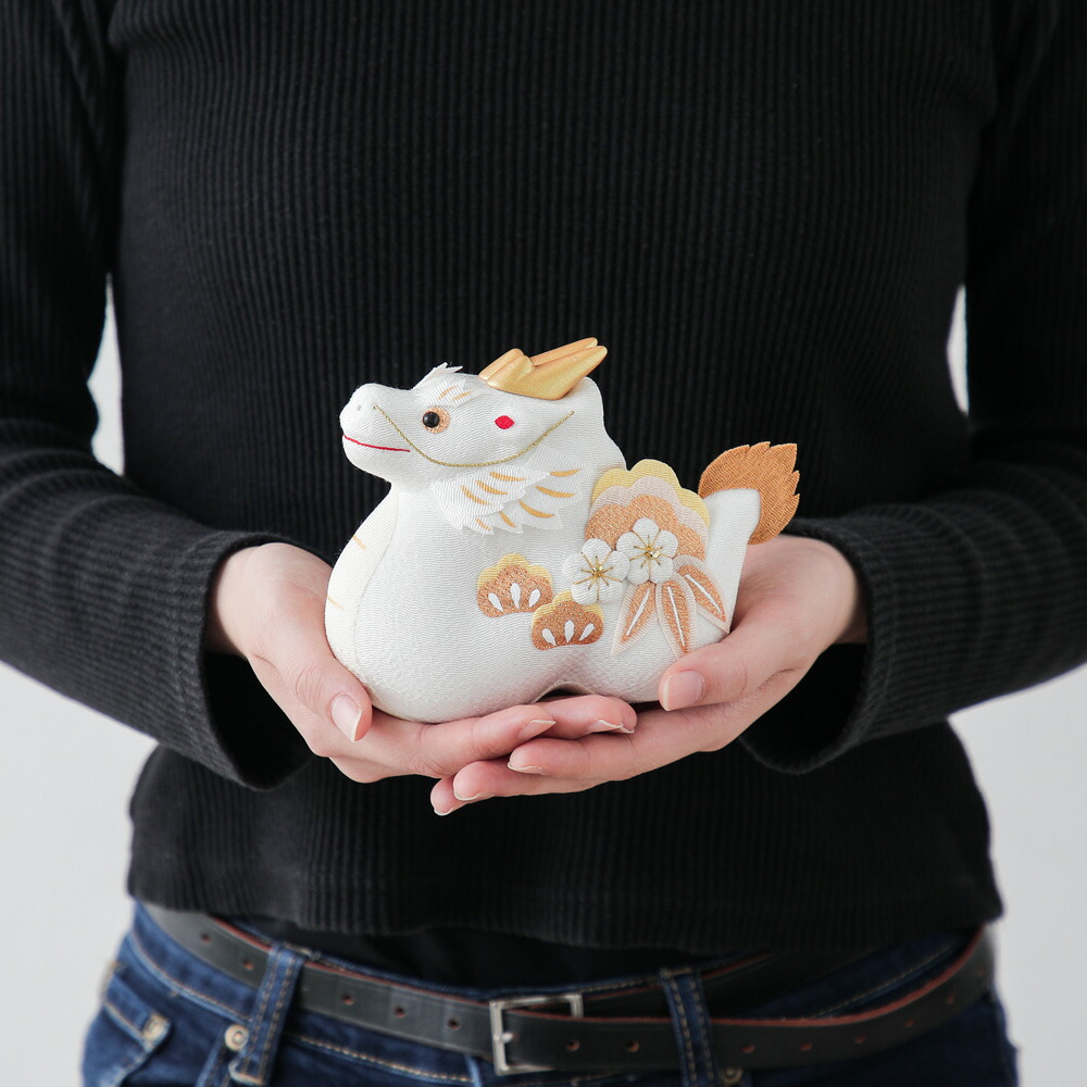 楽天市場】干支 辰 置物 金彩白辰 辰 龍 かわいい コンパクト ホワイト