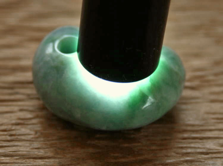 楽天市場】糸魚川翡翠勾玉 M05380和工房 作27.8mm*20mm*12mm : 糸魚川