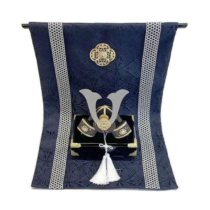 楽天市場】金襴銀兜 几帳付 五月人形兜飾り 端午の節句卓上飾り