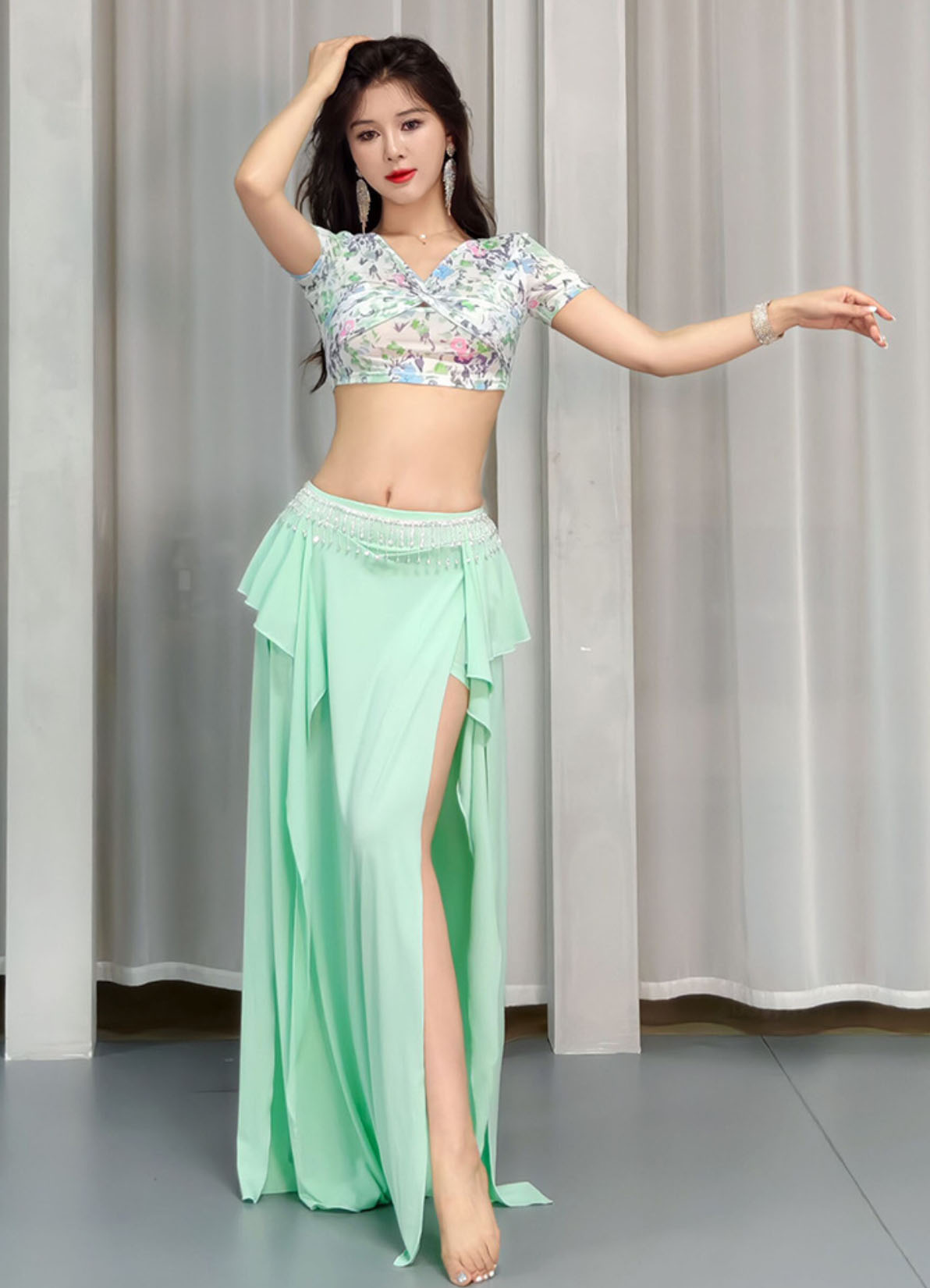 楽天市場】ベリーダンス衣装 セットアップ 花柄 絞り染 Vネック 半袖