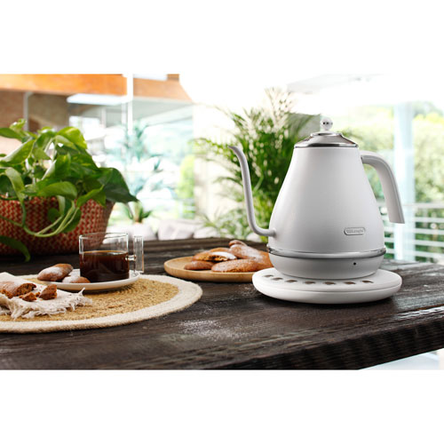 楽天市場】デロンギ 温調付き電気カフェケトル KBOE1230J-W ピースフル