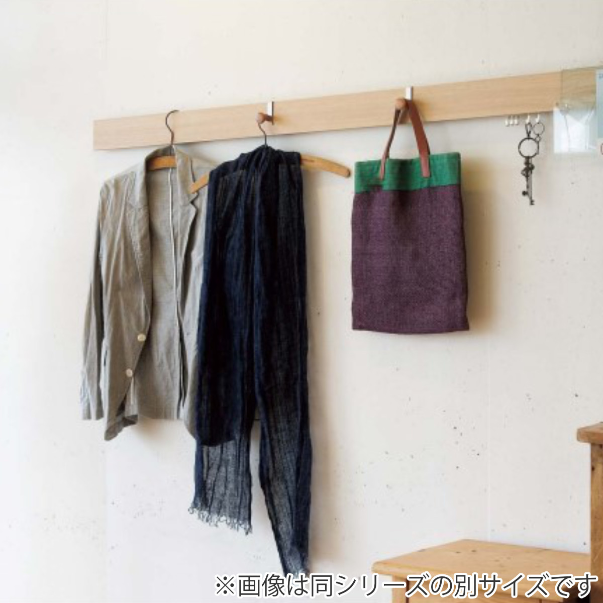 楽天市場】壁掛け ハンガーフック 幅90cm 奥行3cm 木目調 壁面収納