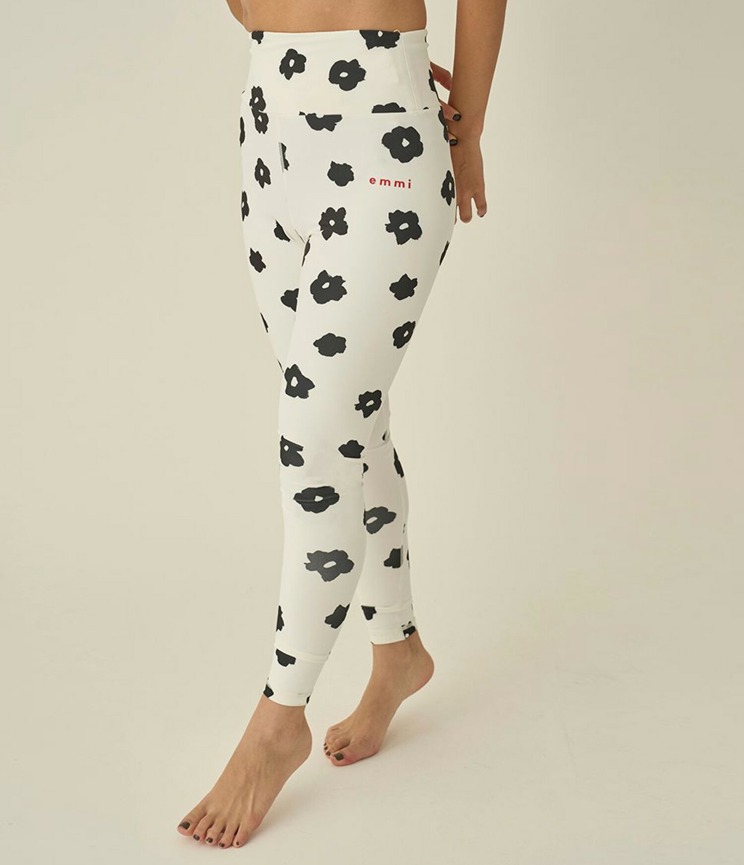 楽天市場】＼エントリーでP5倍／エミ ヨガウェア emmi WELLNESS