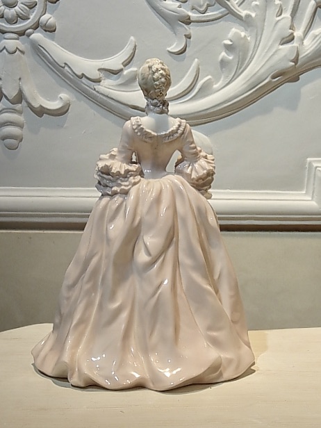 楽天市場】証明書付 コールポート ポンパドール夫人のフィギュリン