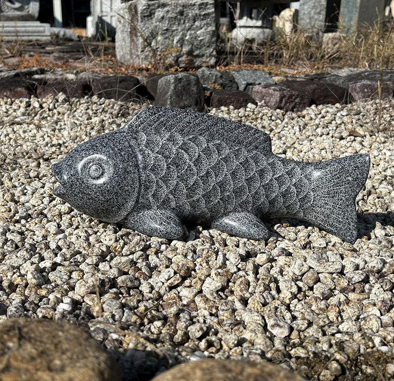 楽天市場】御影石 鯉 黒色 錦鯉 影彫 置物 置き物 玄関 エントランス