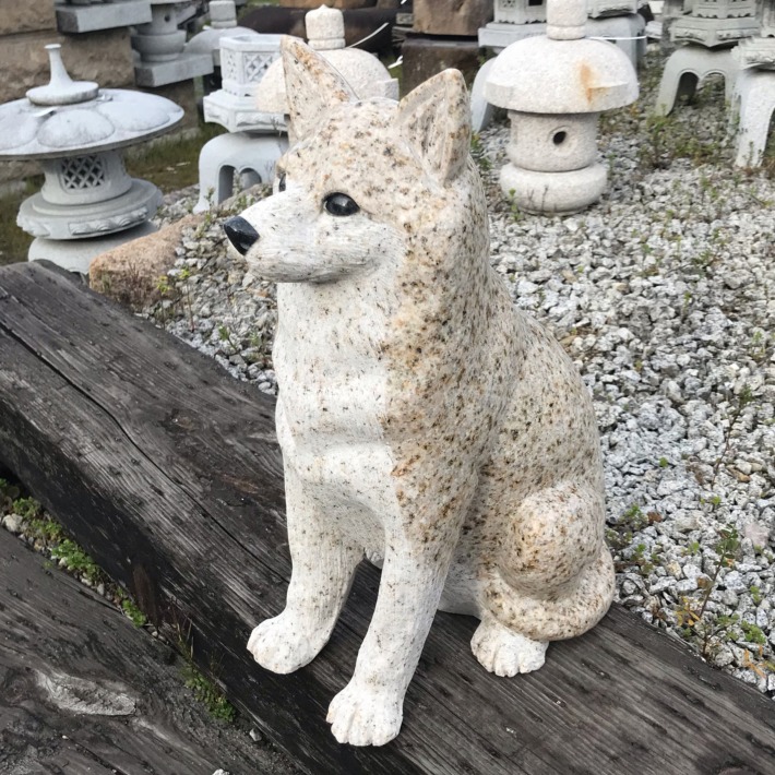 天然石 犬 石彫 置物 全長約40cm 庭園・玄関オブジェ 天然石 犬 石彫