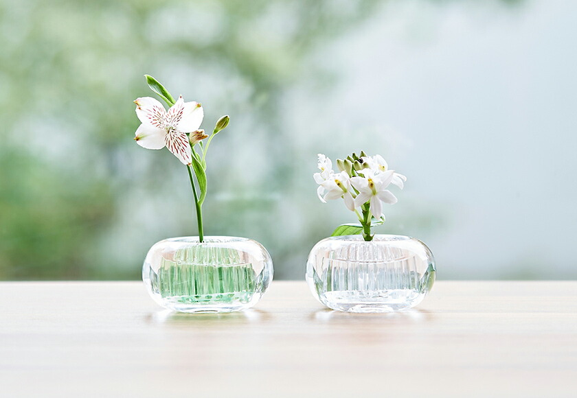 最終価格ルーマニア·ガラスの丸花瓶[小さな花束 最終価格15日迄