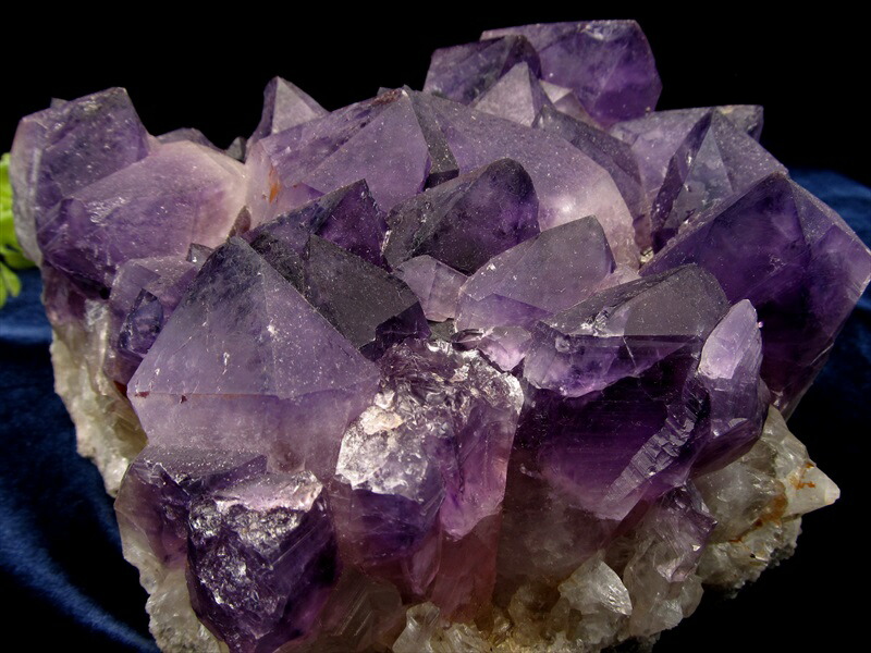 楽天市場】特大結晶！○【アバンダンス アメジスト クラスター（恐竜紫