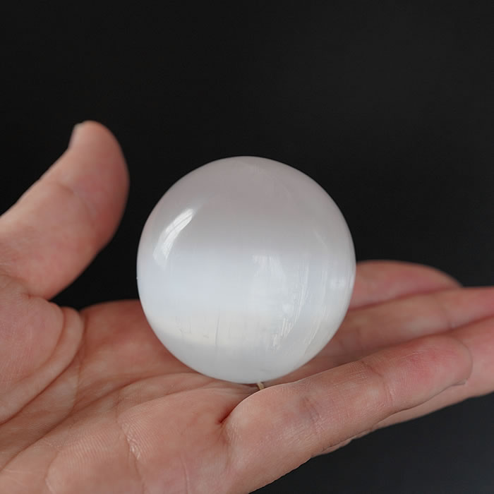 楽天市場】セレナイト 40mm 丸玉 スフィア 天然石 パワーストーン 置物
