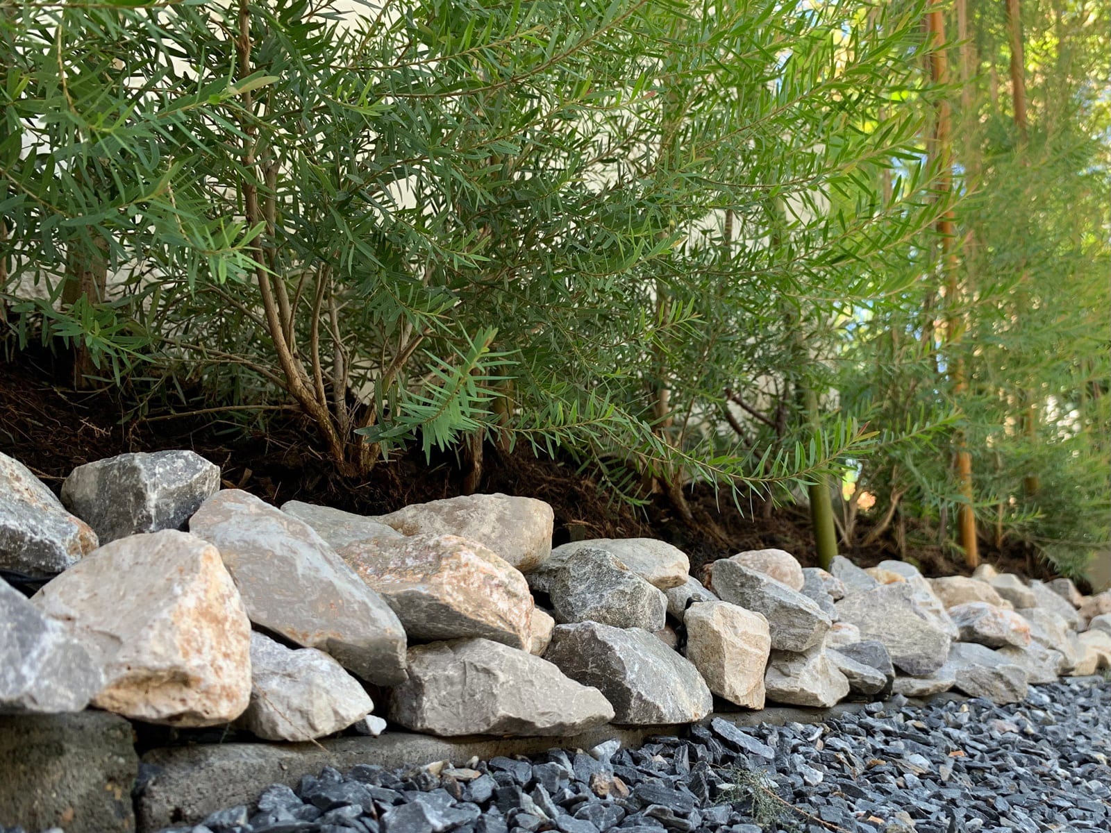 楽天市場】庭石 ロックガーデン 庭 石 岩 割栗石 キャッスルロッカリー