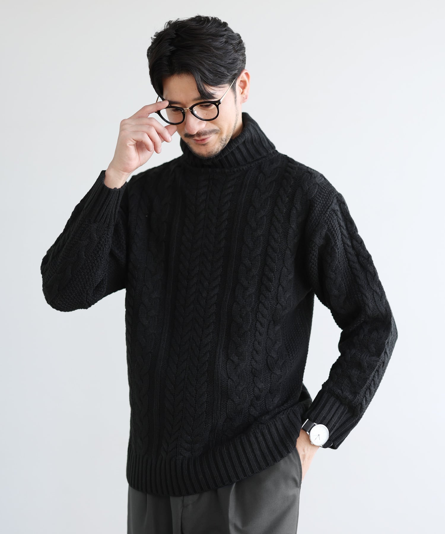 THE CASUAL｜セミワイドシルエットケーブル編みタートルネックニット