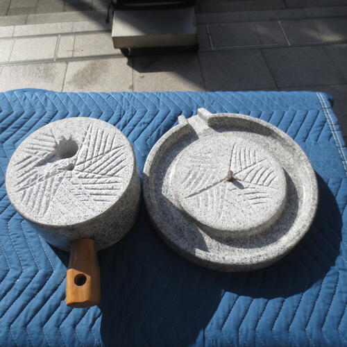 楽天市場】石臼 （いしうす） ひき臼 （ひきうす）御影石 20型 送料