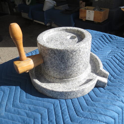 楽天市場】石臼 （いしうす） ひき臼 （ひきうす）御影石 20型 送料