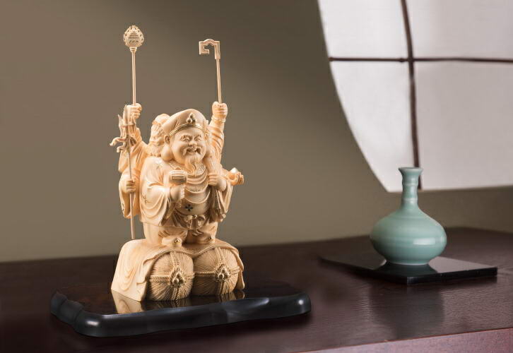 楽天市場】三面大黒天 檜一杢彫り 金彩仕上げ 木製台座付 : 仏像・掛軸