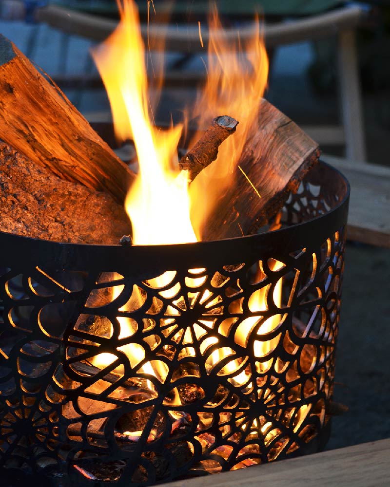 楽天市場】蜘蛛の巣焚き火台 アイアン焚き火台 ファミリー 無骨 野営