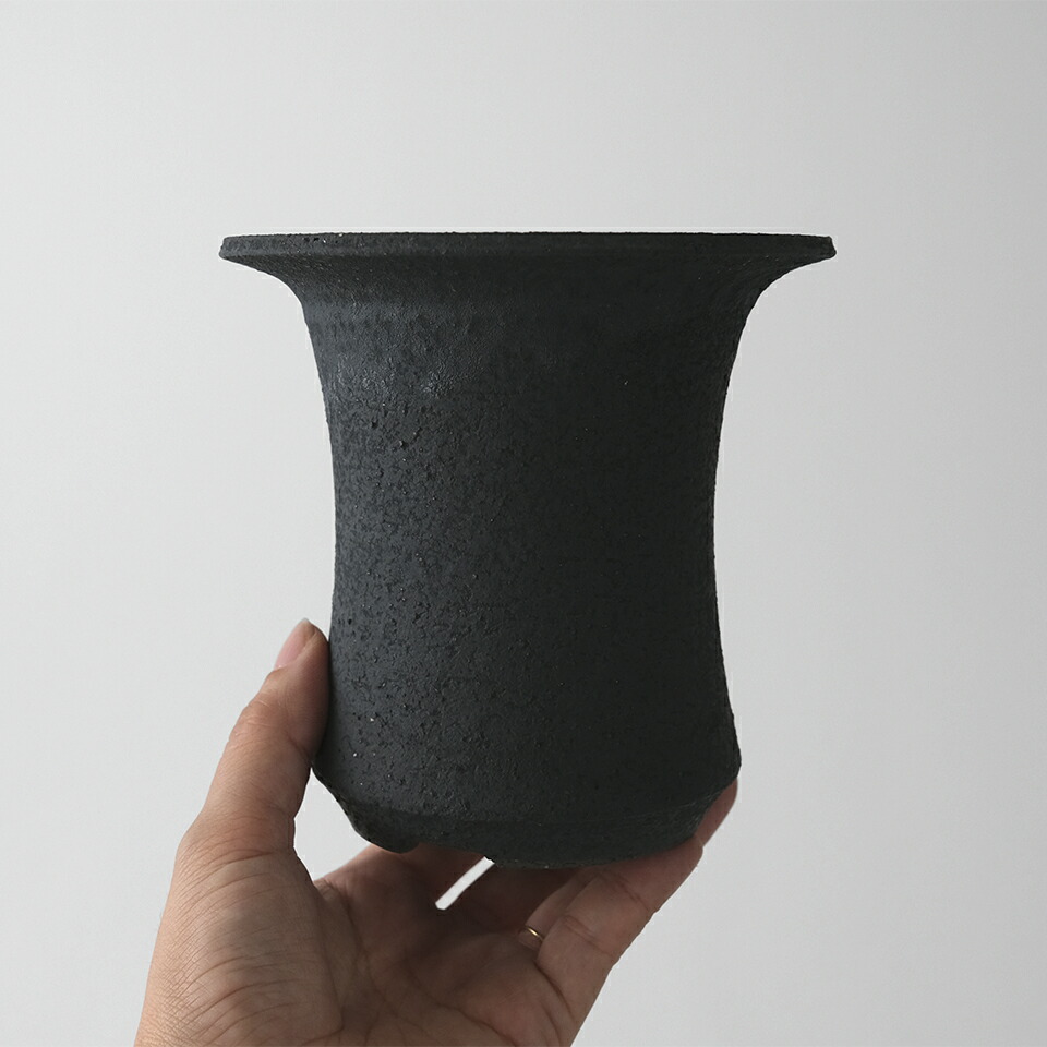 楽天市場】KAMIYAMA 黒鉄釉【深ソリ -M-】φ12cm×H11.5cm 植木鉢 陶器