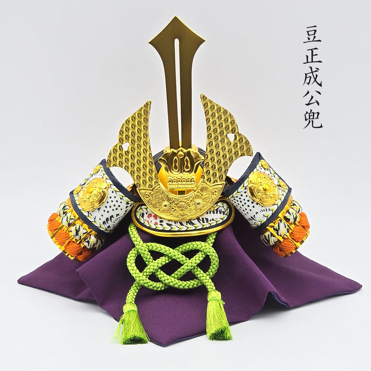 楽天市場】豆兜 正成公 大将軍 総大将 化粧箱入り 吉徳 [ まめ兜 ミニ