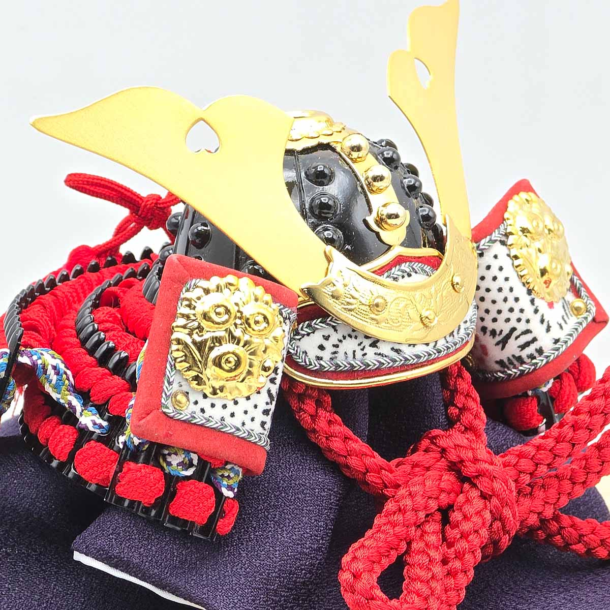 楽天市場】特製小型兜 桐箱入り 8号 大鍬形 長鍬形 吉徳 [ 豆兜 まめ兜